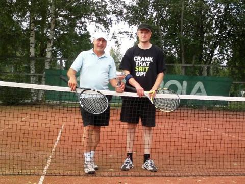 4-pelin mestarit Jorma Seppä ja Jaakko Kuntsi.