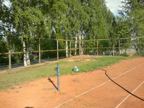 Nyt ei pallot karkaile tenniskentällä!